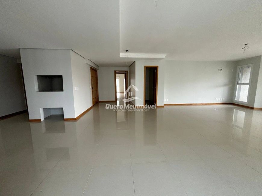 Apartamento com 3 suítes em São Pelegrino