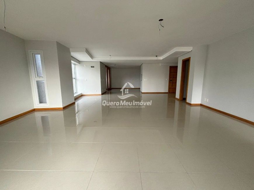Apartamento com 3 suítes em São Pelegrino