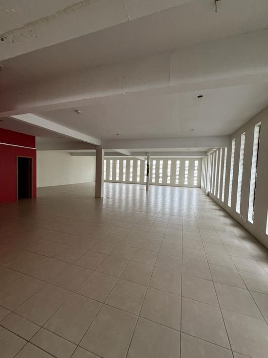 BENTOALVES aluga loja térrea com 750m2, no Centro - Caxias do Sul - RS