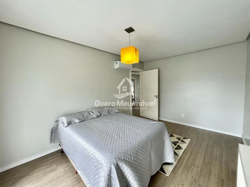 Casa com piscina a venda em Caxias do Sul