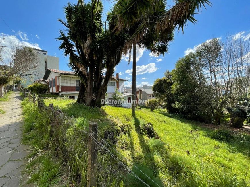 Terreno com 1.061m² no Bairro Pio X