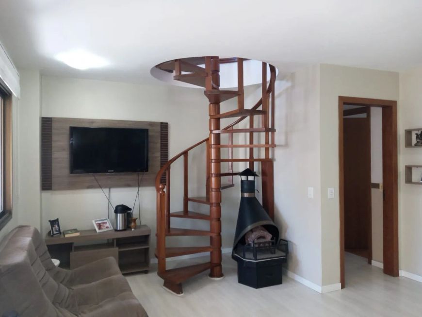 Excelente Cobertura Duplex semimobiliada no Bairro Pio X!! Excelente localização e orientação solar