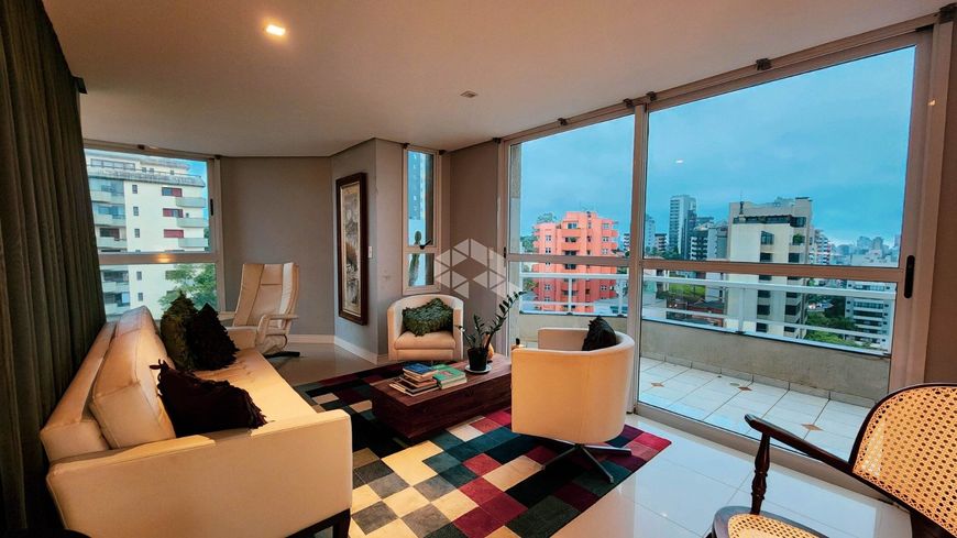 Cobertura Duplex de Luxo, Mobiliada, com Quatro Quartos, Quatro Vagas, Piscina e Três Banheiros no B