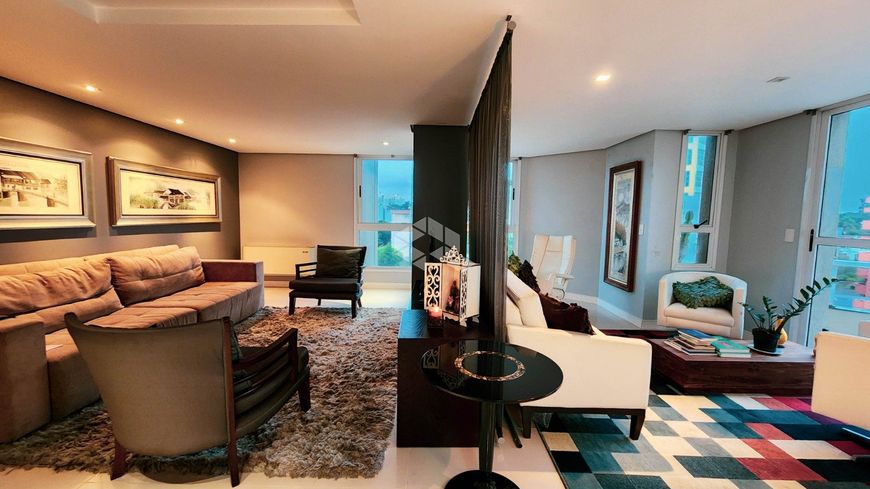 Cobertura Duplex de Luxo, Mobiliada, com Quatro Quartos, Quatro Vagas, Piscina e Três Banheiros no B