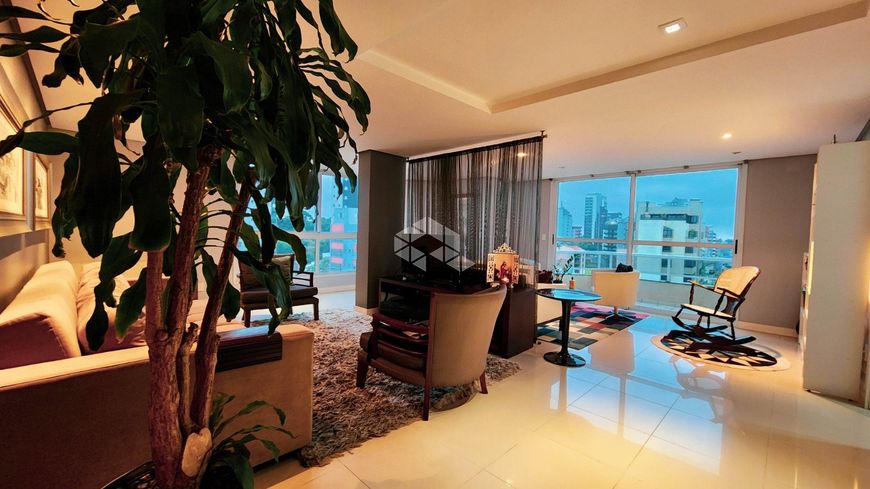 Cobertura Duplex de Luxo, Mobiliada, com Quatro Quartos, Quatro Vagas, Piscina e Três Banheiros no B