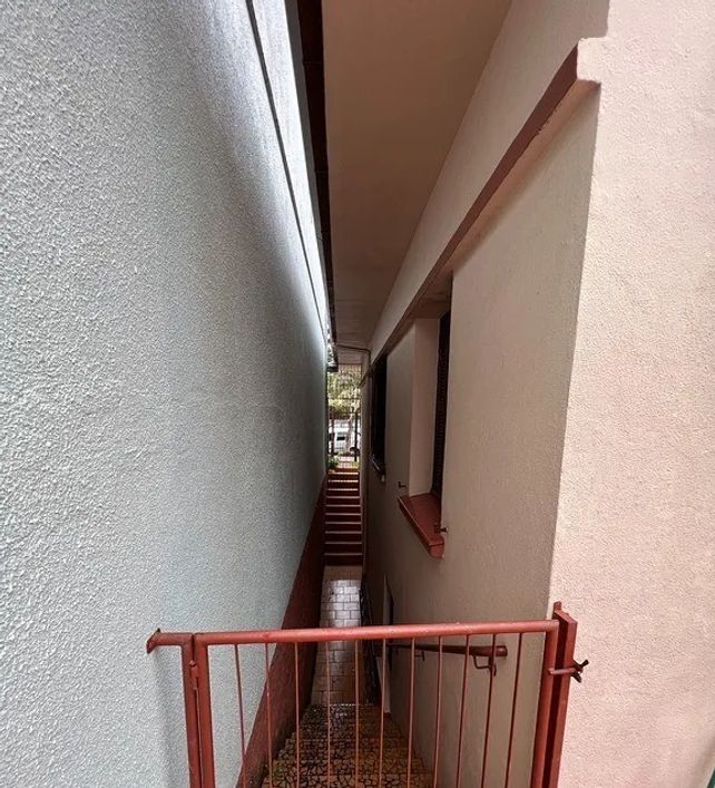 Casa mista em excelente localização e orientação solar (Norte), no Bairro Exposição, próximo ao Parq