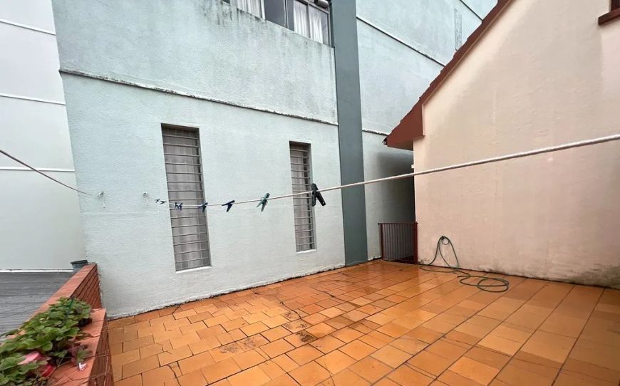 Casa mista em excelente localização e orientação solar (Norte), no Bairro Exposição, próximo ao Parq