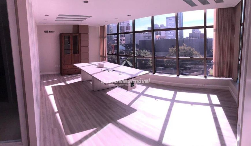 Sala mobiliada no bairro São Pelegrino
