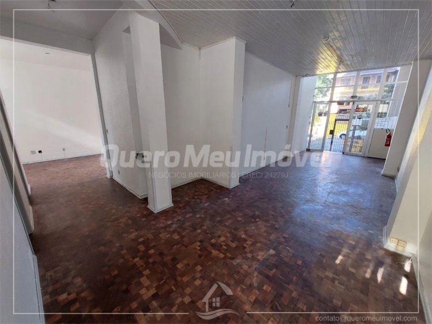Loja térrea no centro com 05 vagas de garagem
