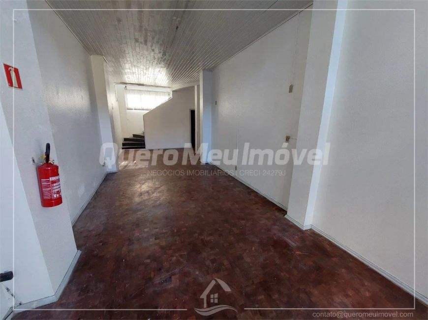 Loja térrea no centro com 05 vagas de garagem
