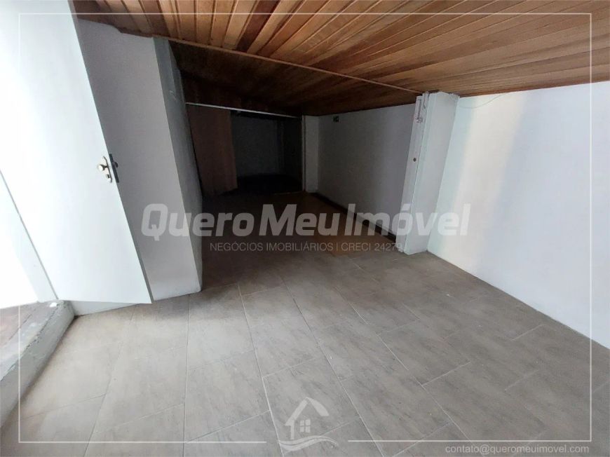 Loja térrea no centro com 05 vagas de garagem