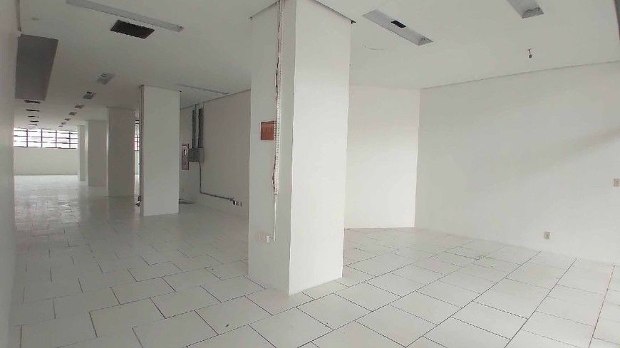 BENTOALVES aluga loja térrea c/ 500m2, à uma quadra da Praça, no Centro - Caxias do Sul - RS
