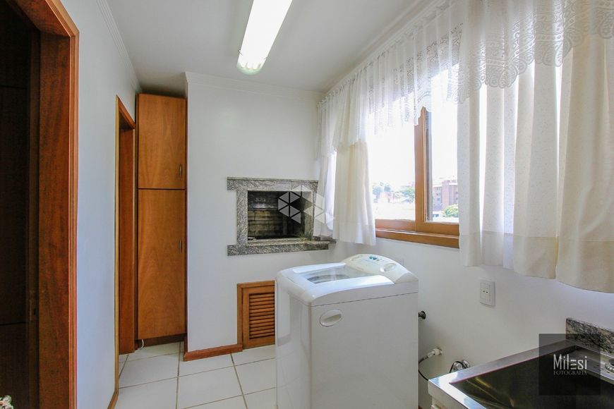 Apartamento 4 dormitórios, mobiliado, com 216 m².