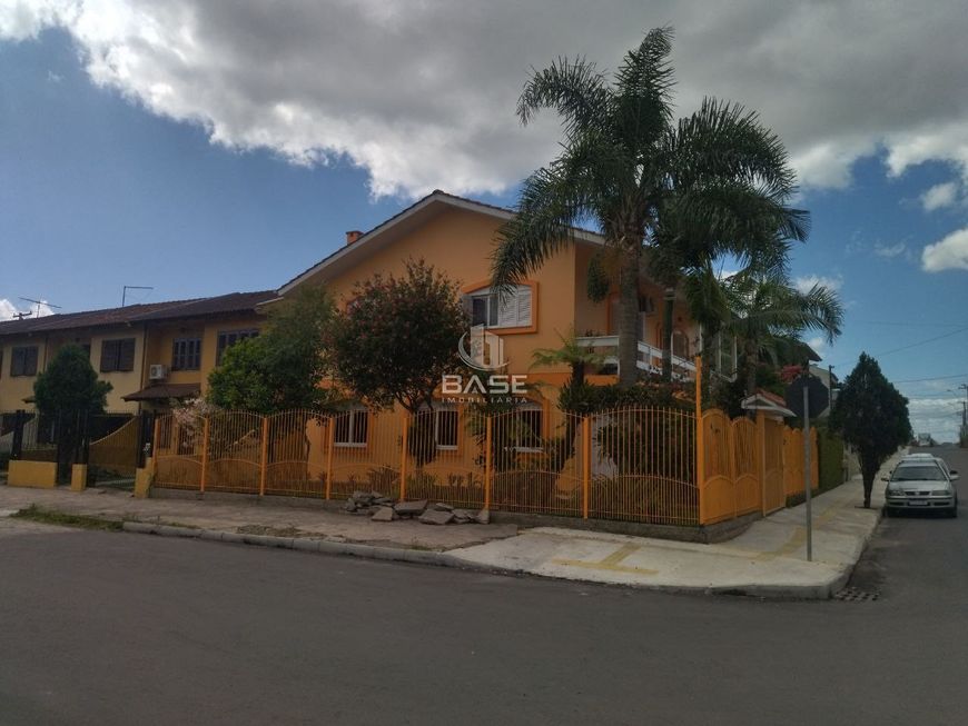 Casa bairro São Caetano Casa com 384 m² 7 dormitórios 4 banheiros 3 cozinhas 2 decks 1 sacada grande