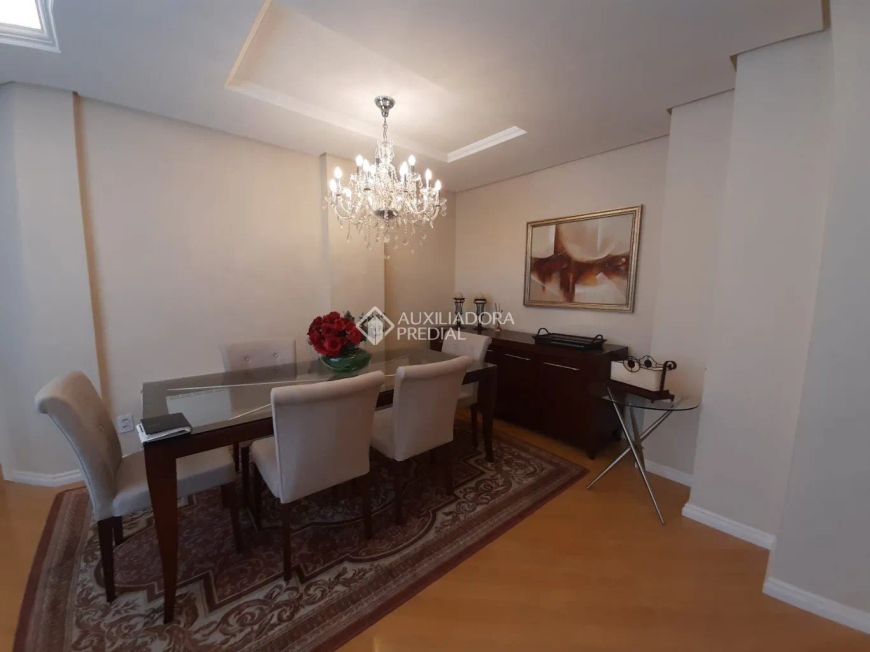 Apartamento no bairro São Pelegrino