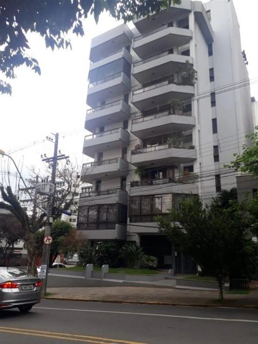 Excelente apartamento semimobiliado com 04 dormitórios (sendo 01 suíte master com hidro), sala para