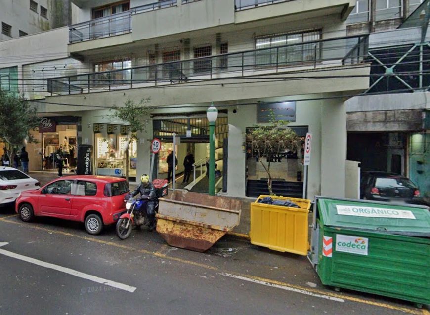BENTOALVES aluga loja térrea com 189 m2, 3 salas, no centro - Caxias do Sul - RS
