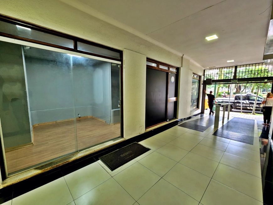 BENTOALVES aluga loja térrea com 189 m2, 3 salas, no centro - Caxias do Sul - RS