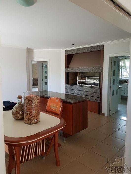 Venda de casa em condomínio fev[chado em Caxias do Sul, bairro N. S. Saúde
