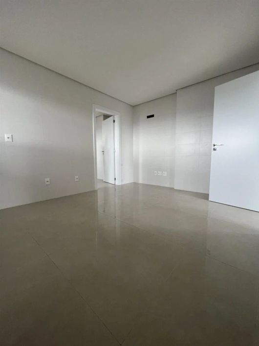 Excelente apartamento Novo de alto padrão, em ótimo localização e posição solar!! Com 03 suítes (sen