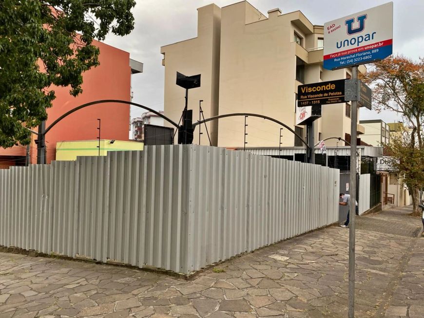 BENTOALVES aluga casa comercial com 150 m2, estacionamento, no Centro - Caxias do Sul - RS