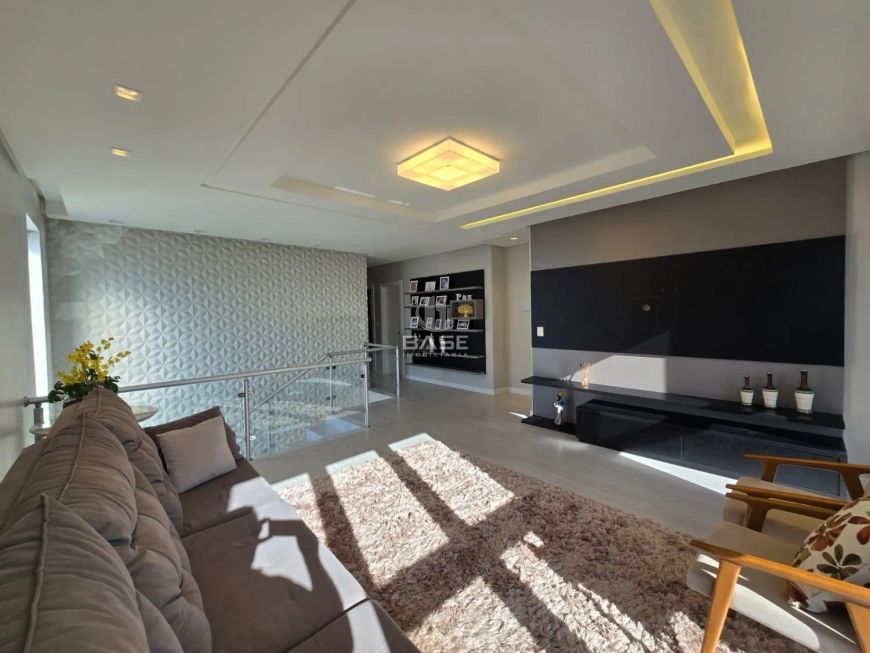 Casa de alto padrão, semi mobiliada, com 325m² de área privativa e 446m² de terreno, no bairro São L