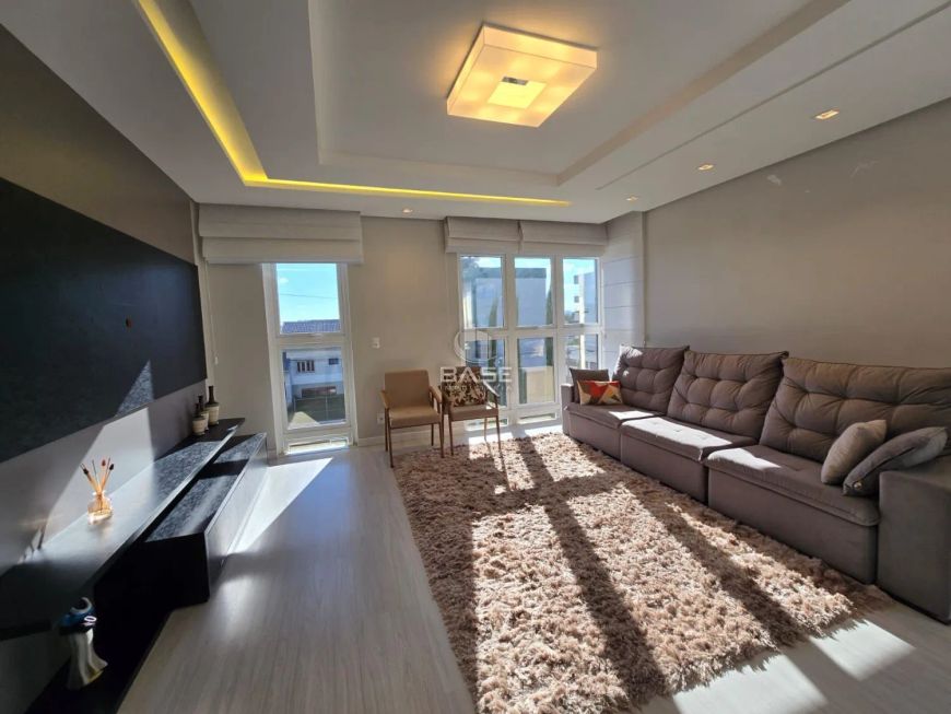Casa de alto padrão, semi mobiliada, com 325m² de área privativa e 446m² de terreno, no bairro São L
