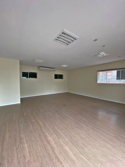 BENTOALVES aluga Loja Térrea com 400 m2, 8 salas e garagens, no Santa Catarina - Caxias do Sul - RS