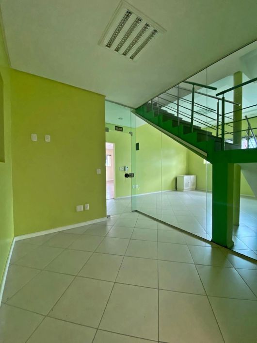 BENTOALVES aluga Loja Térrea com 400 m2, 8 salas e garagens, no Santa Catarina - Caxias do Sul - RS