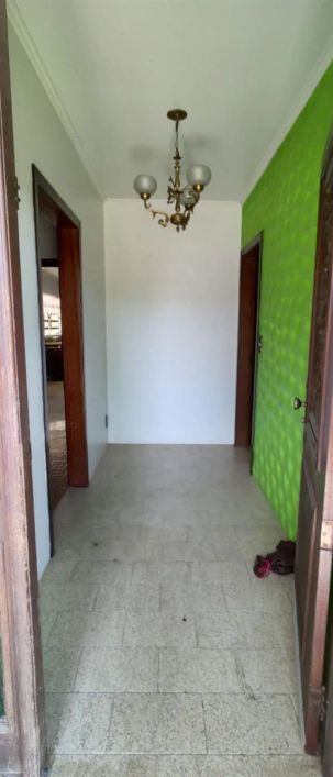 Excelente Residência no Bairro Petrópolis! Conta com 04 dormitórios (sendo 01 suíte), sala para 02 a