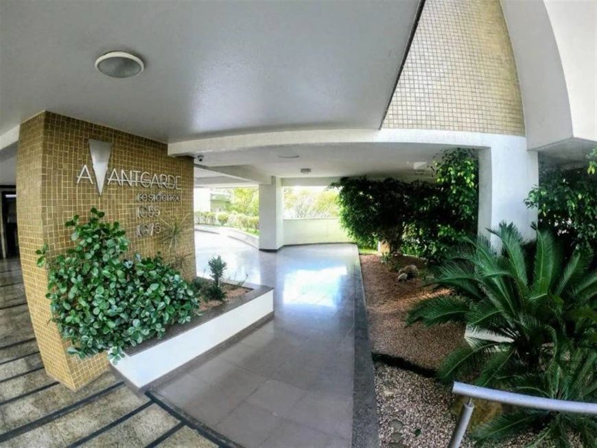 Excelente apartamento semimobiliado, com 03 suítes, ampla sala de estar para 02 ambientes com sacada