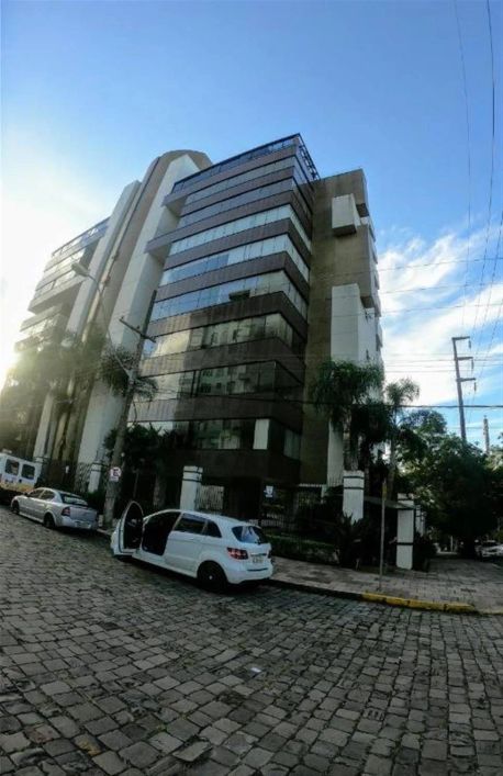 Excelente apartamento semimobiliado, com 03 suítes, ampla sala de estar para 02 ambientes com sacada