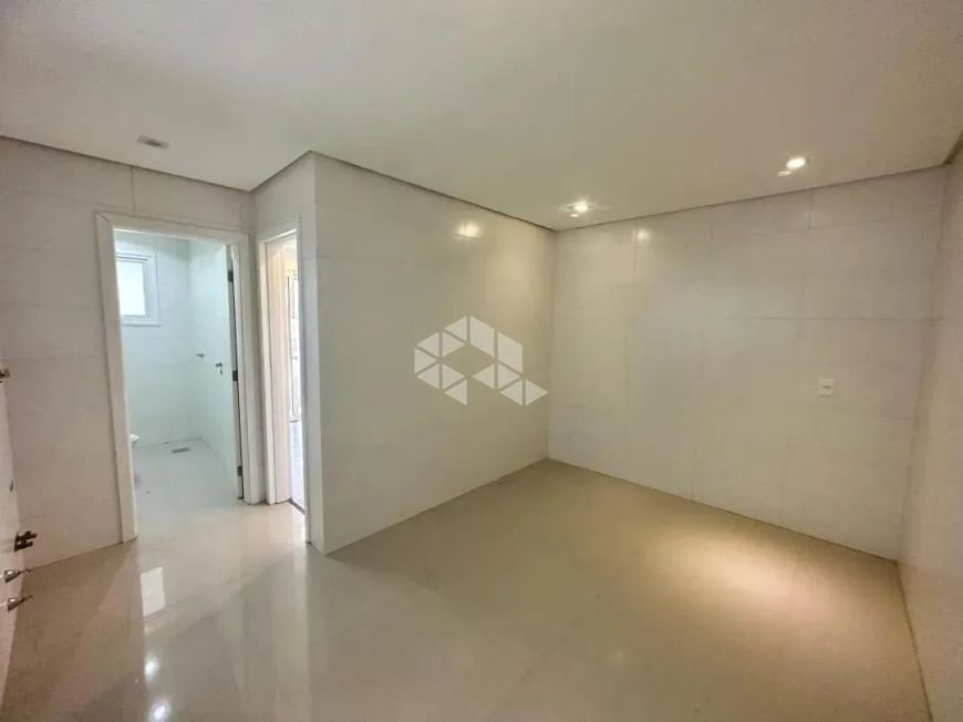 Apartamento com 3 quartos_ 3 vagas e 296.92 para vender no bairro Panazzolo por R$ 1.750.000