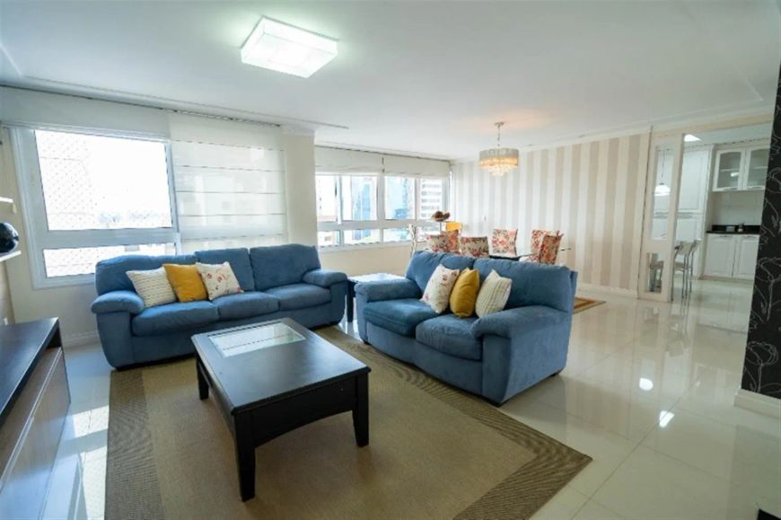 Excelente apartamento semimobiliado no Bairro São Pelegrino! Com 03 suítes, hall de entrada, ampla s