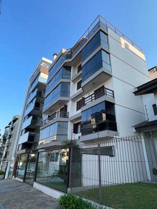 Belíssima Cobertura Duplex finamente mobiliada, decorada e revitalizada no Bairro Sanvitto! Conta co