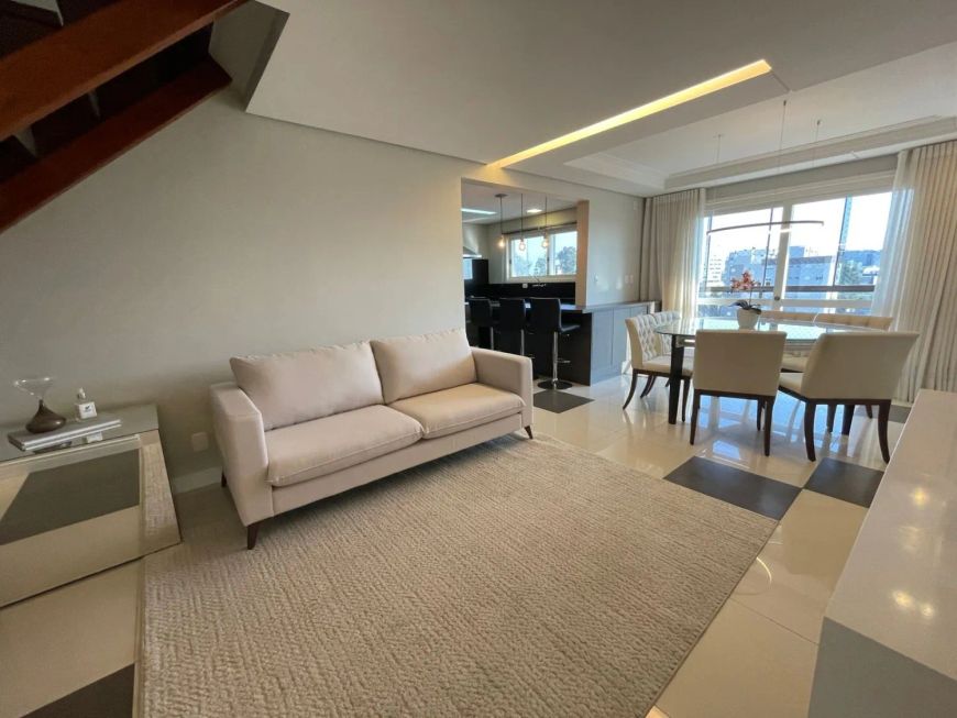 Belíssima Cobertura Duplex finamente mobiliada, decorada e revitalizada no Bairro Sanvitto! Conta co