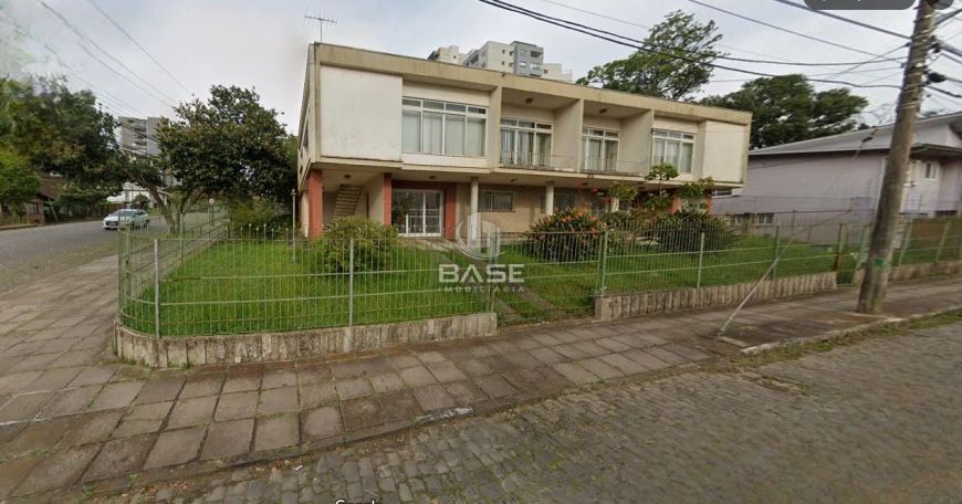 Localizada no bairro Nossa Senhora de Lourdes, em Caxias do Sul/RS, esta casa duplex de 3 dormitório