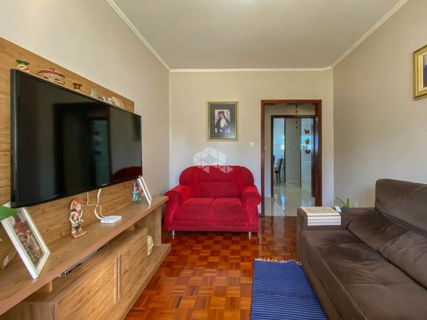 Casa com 2 moradias, 6 quartos no Colina Sorriso.