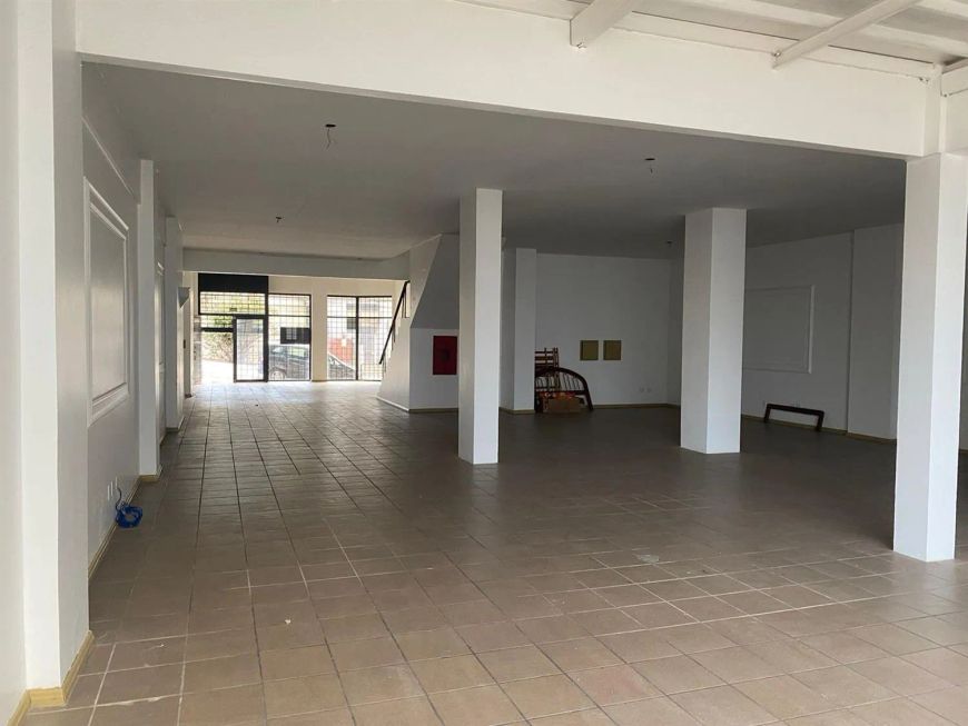Ótima loja térrea em excelente localização no Centro!! Com mezanino. Área privativa: 456,24m. Confir