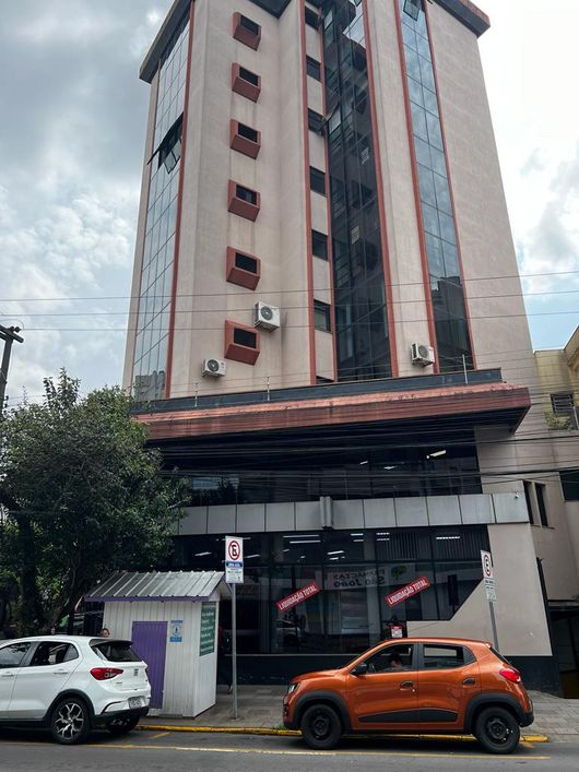 BENTOALVES.com.br aluga loja térrea de esquina, 750m2, em São Pelegrino - Caxias do Sul - RS