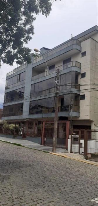 Excelente Cobertura no Bairro Pio X! Com 04 dormitórios (sendo 01 suíte), sala para 02 ambientes, am