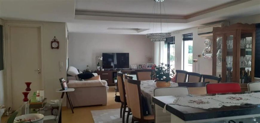 Excelente Cobertura no Bairro Pio X! Com 04 dormitórios (sendo 01 suíte), sala para 02 ambientes, am