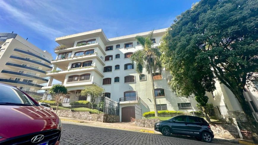 Amplo apartamento semimobiliado em ótima localização e posição solar (Norte) no Bairro Exposição!! C