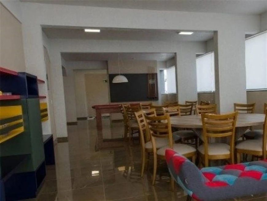 Lindo apartamento semimobiliado com 03 dormitórios (sendo 01 suíte), sala para 02 ambientes com lava