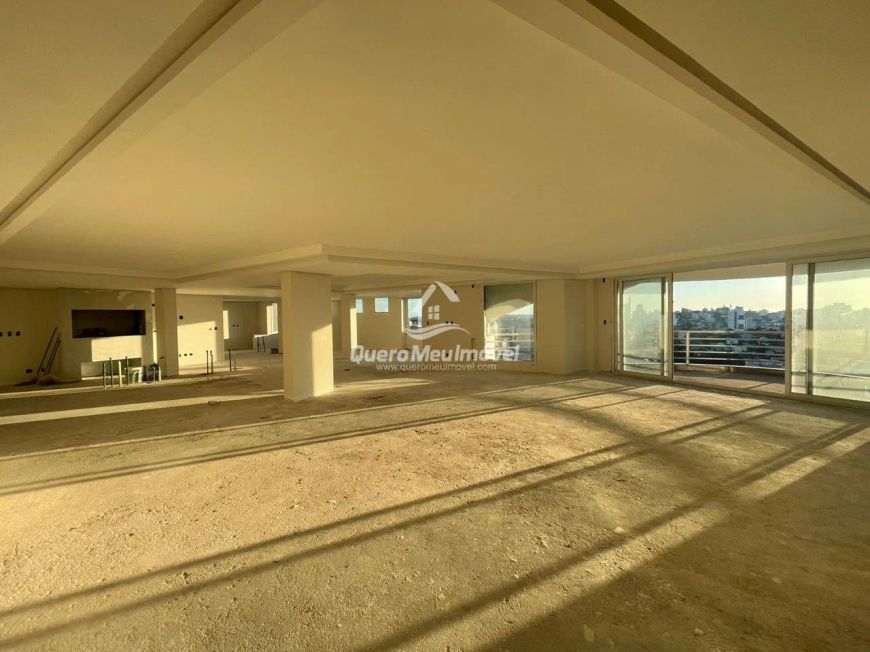 Apartamento 3 suítes com 296m² no Panazzolo.