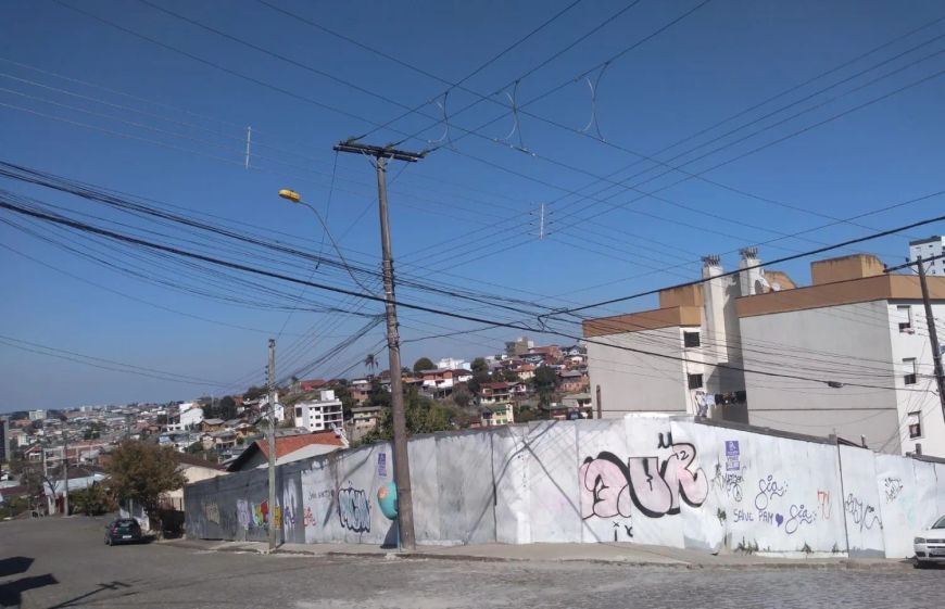 Excelente terreno de esquina muito bem localizado no Bairro Rio Branco! Ideal para construção de pré