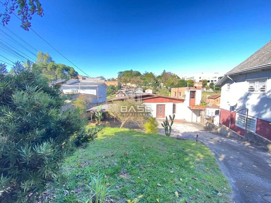 Terreno localizado no bairro Nossa Senhora de Lourdes, com 323m² de área total. Obs: Possui no Local