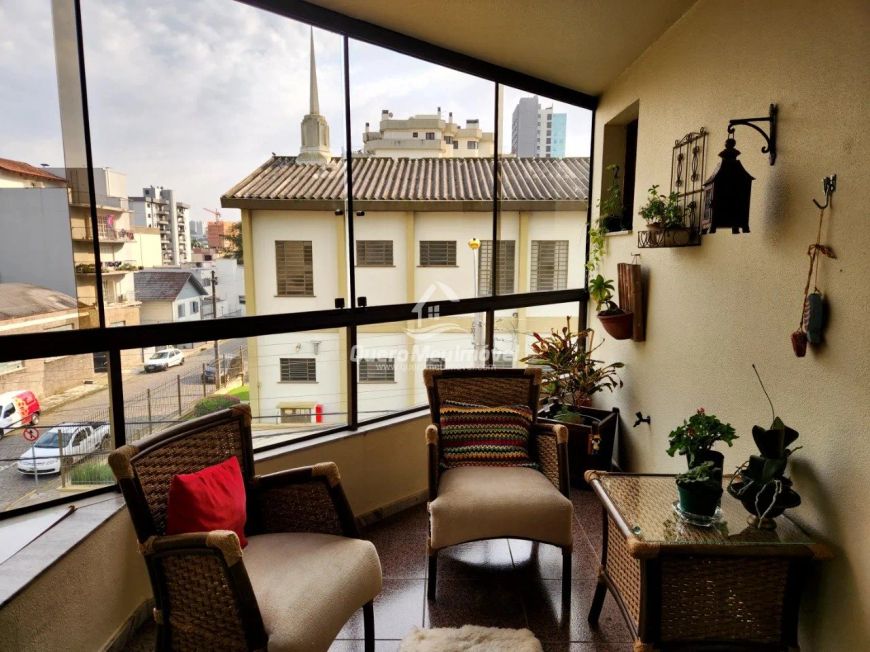 Apartamento mobiliado com 3 dormitórios no Pio X