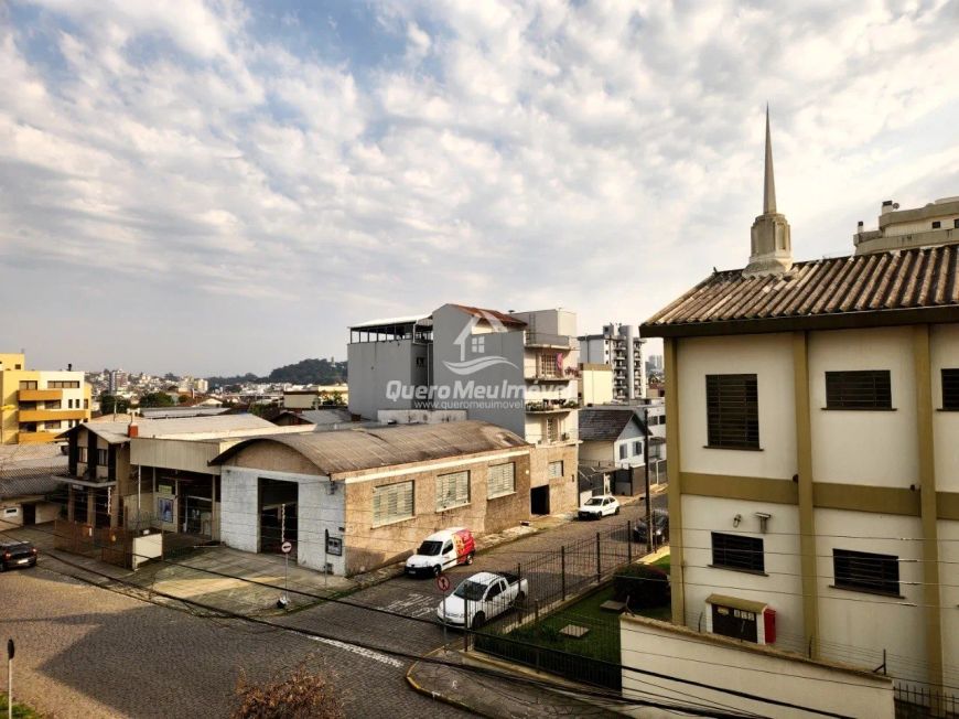 Apartamento mobiliado com 3 dormitórios no Pio X
