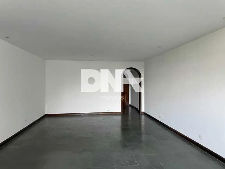 Apartamento - / Residencial / Gávea